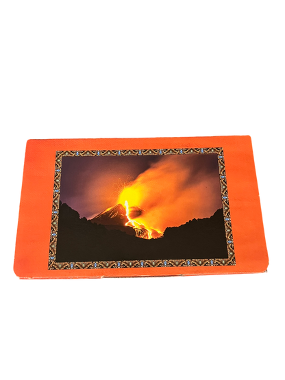 Scatola arancione con immagine di vulcano per Paste di Mandorla Siciliane Dolce